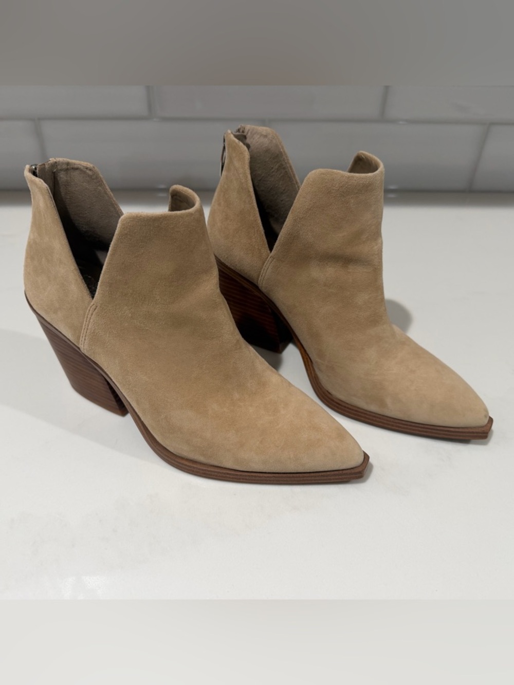 Vince Camuto Gigietta Tan Suede Leather Split Ankle Pointed Boots~8.5 M / 39~EUC